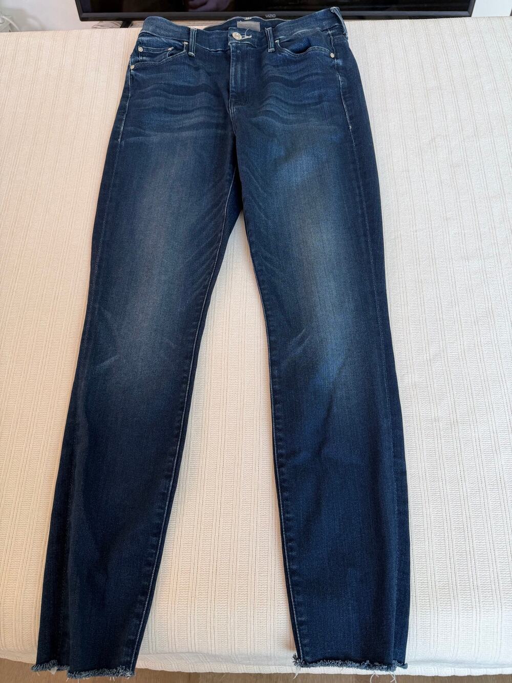 MOTHER High Waisted Looker Ankle Fray Tongue In Chic Jeans Size 28